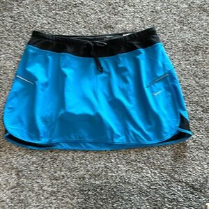 Women's Nike DriFit Golf/Tennis Skirt/Skort Size M LIKE NEW CONDITION!